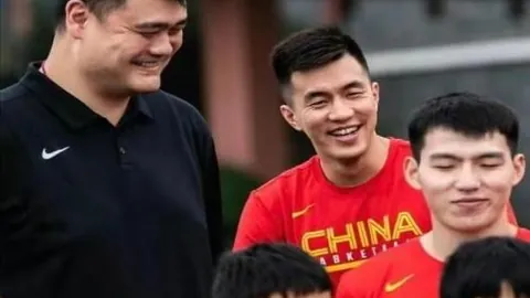 激情对决！弗鲁米嫩塞迎战格雷米奥，巴甲新赛季首战引爆绿茵场！